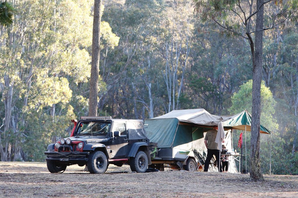 jeep-with-pop-up-trailer