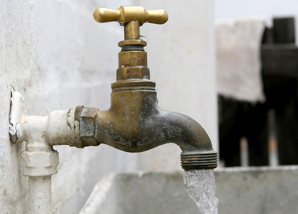 null throughing water