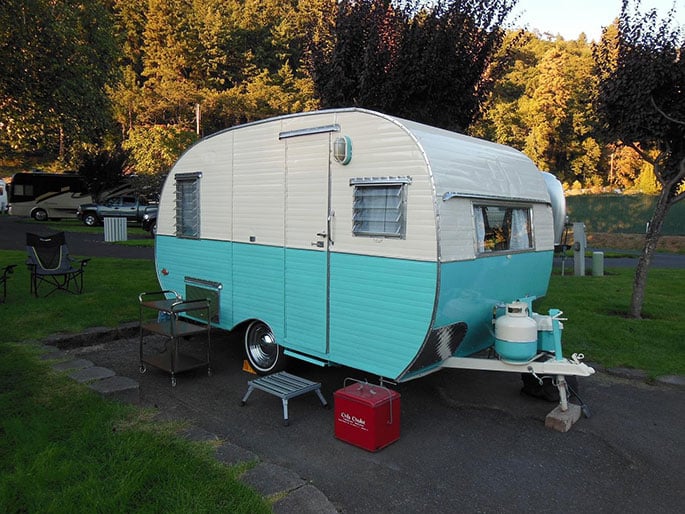 Small-Trailer-with-generator