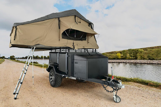 trailer tenda hibrida listrik